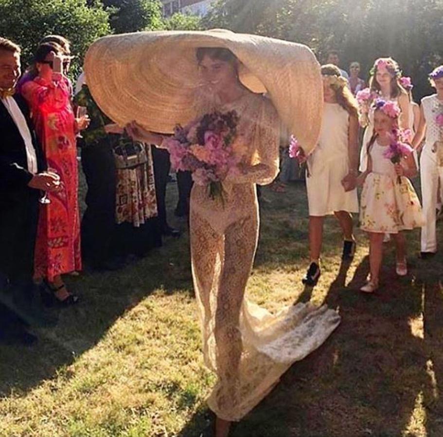 Emma Leth  dejó boquiabierto a medio mundo de la moda con el look que eligió para el día de su boda. Una de las novias más originales de los últimos años y una imagen que ha dado la vuelta al mundo gracias a este accesorio.