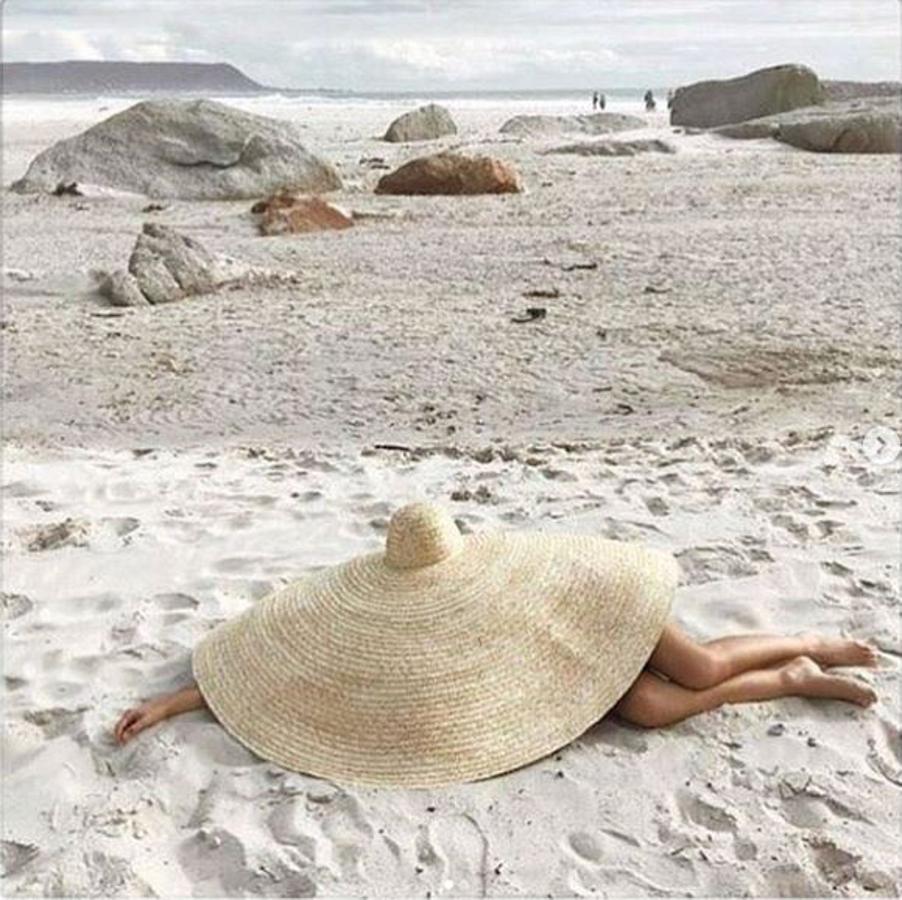 La creatividad de la firma francesa en redes sociales es más que evidente. Son ellos mismos los que se encargan de subir a las redes estas divertidas imágenes del que ya es el accesorio más deseado (y práctico) del verano.