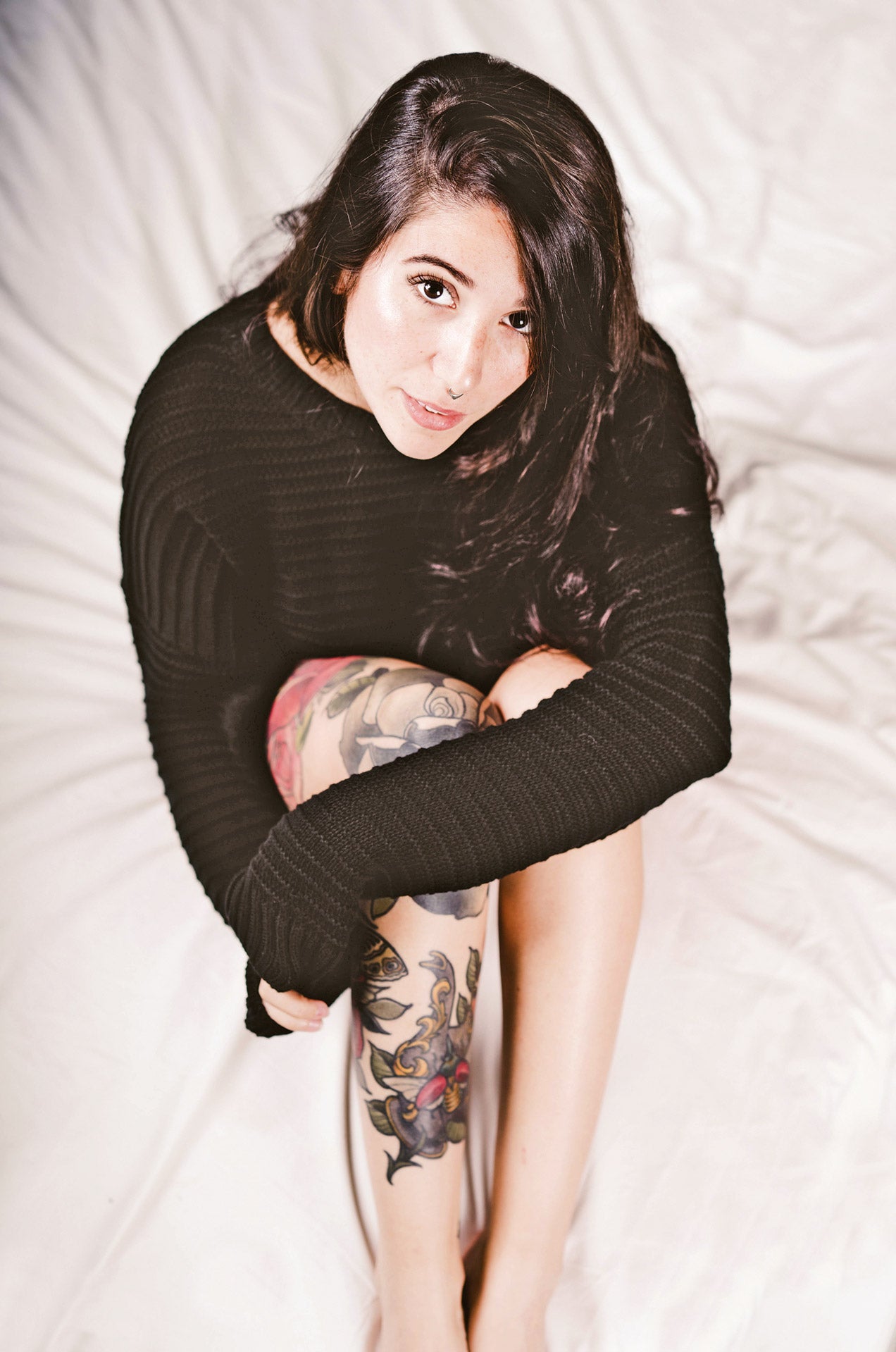 Empezó en 2009, subiendo versiones de canciones a YouTube. “Y le di un vuelco a mi vida. Aprendí a tocar la guitarra en internet, toda mi educación musical ha sido autodidacta. Y resulta que a la gente le gustó y puedo vivir de mi música. Jamás lo habría pensado”. Pero sus más de 420.000 seguidores se lo confirman. “Quien se resiste a las nuevas tecnologías se pierde mucho”.