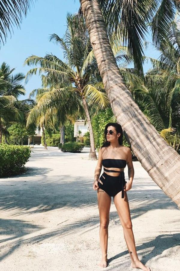 Son dos piezas, pero el resultado es como si fuera una. Se llama Black Angel y es pura tendencia.