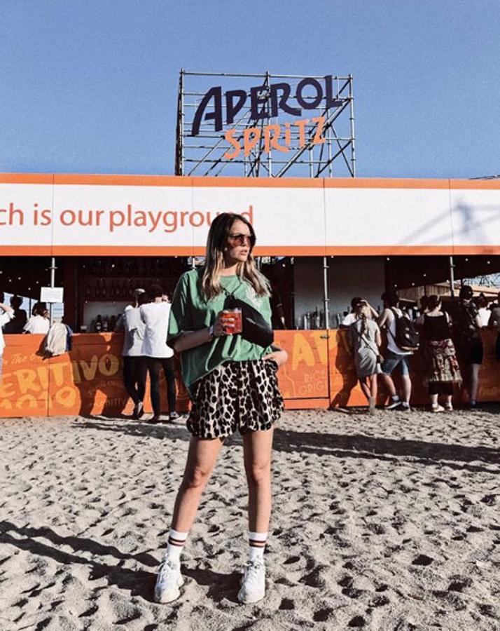 Gigi Vives se atreve con el animal print. Un estampado que amas u odias pero que su contraste con las prendas más básicas consigue los 'looks' más atrevidos.