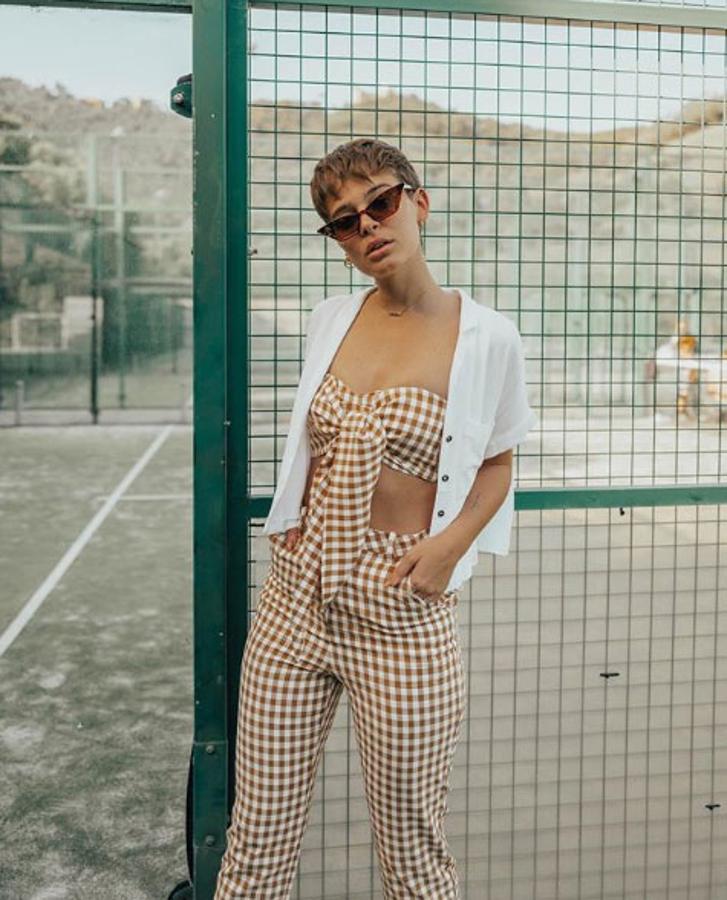 Los cuadros vichy vuelven cada temporada y nunca nos cansamos de verlos. Consigue dar ese toque 'vintage' a todas las prendas y, sin duda, es uno de los estampados obligados para este verano. Laura Escanes ya lo tiene presente en algunas de sus prendas favoritas.