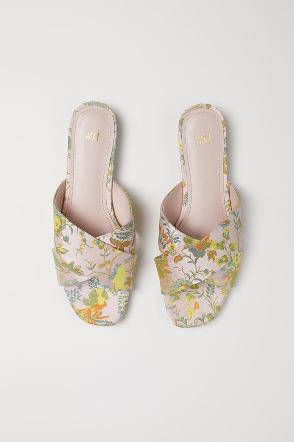 Con estampado oriental, quedarán perfectas con un pantalón culote en tonos claros.