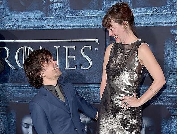 Peter Dinklage y Erica Schmidt, una pareja feliz