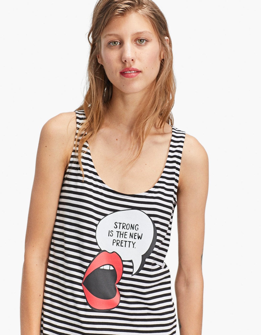 Camiseta sin mangas estampada de Stradivarius: 7,99 euros.