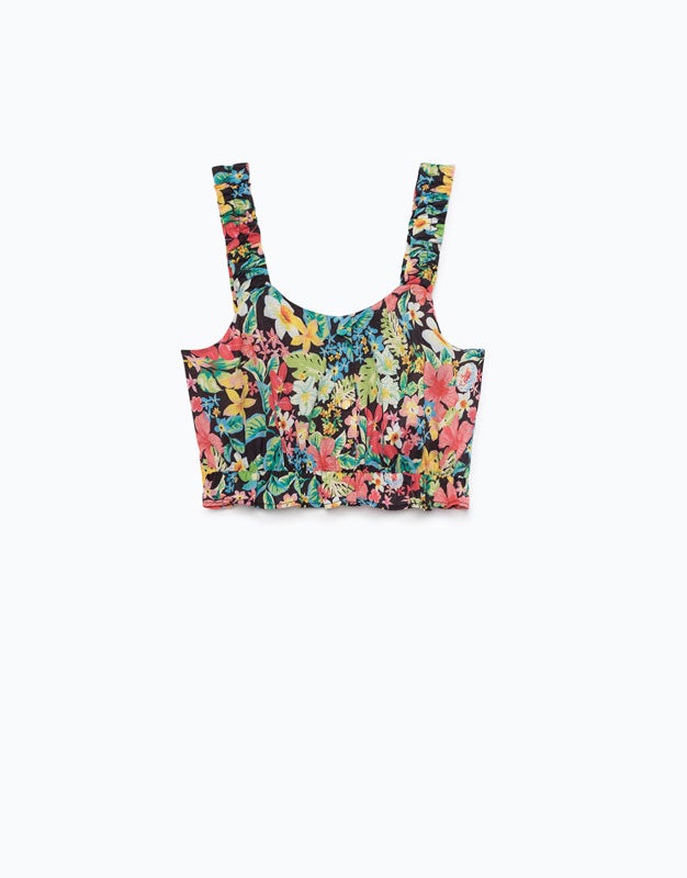 Top con estampado floral de Lefties: 10 euros.