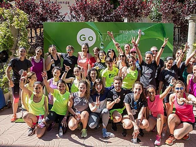 Galería. La periodista Cristina Mitre junto a los monitores de Tigers Running Club y nuestras lectoras. Ellas fueron las protagonistas que iniciaron el evento con una buena sesión de street running.