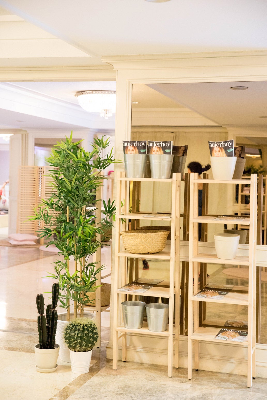 La preciosa decoración y ambientación de los distintos espacios corrió a cargo de María Lizárraga, Interior Design Specialist de IKEA. Se utilizaron materiales y colores naturales para crear una atmosfera confortable, fresca y natural.