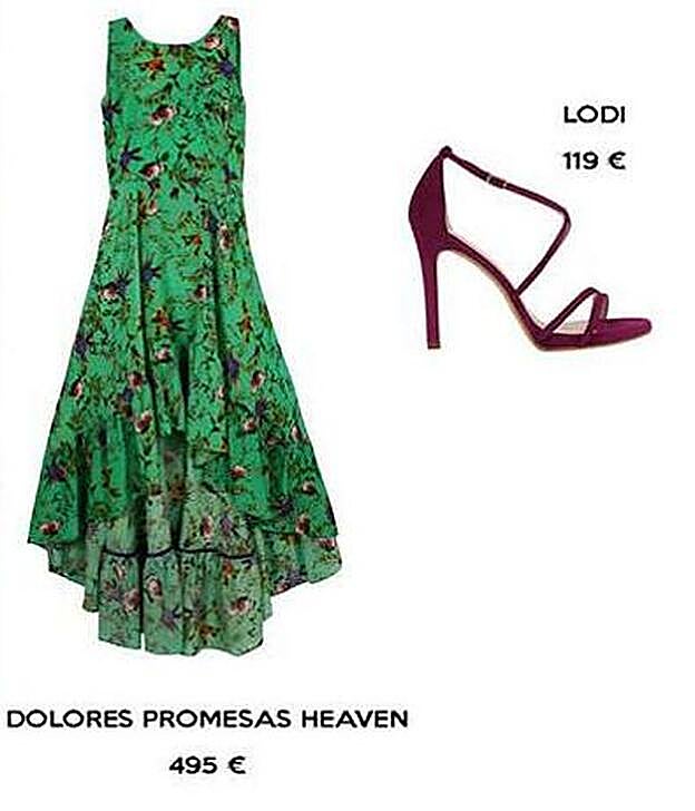 Vestido floral en color verde de Dolores Promesas (495 euros) y sandalias de Lodi moradas (119 euros).