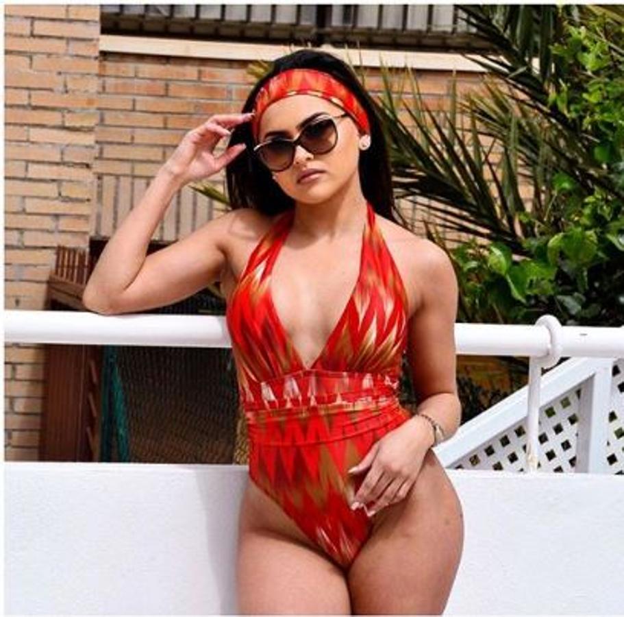 Repite conmigo: jamás, jamás, jamás combinar nada en el pelo con el bañador.