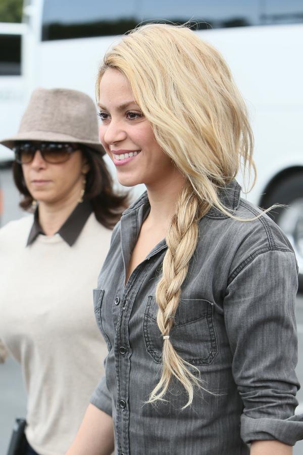 La cantante colombiana suele decantarse por una trenza única y lateral. Aunque a veces se ha dejado ver con trencitas pequeñas a un lado de la cabeza.