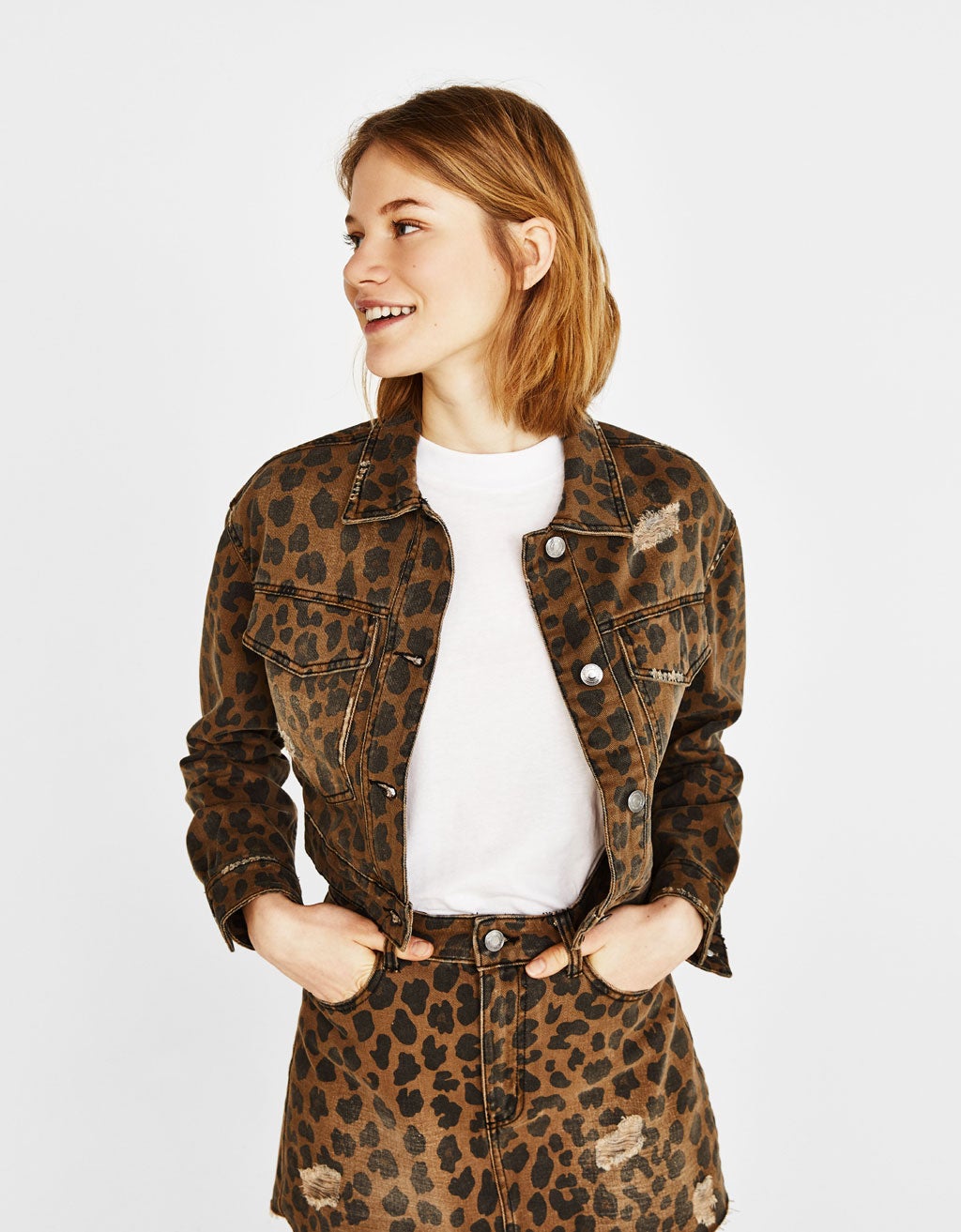 Cazadora de leopardo de Bershka: 25,99 euros.