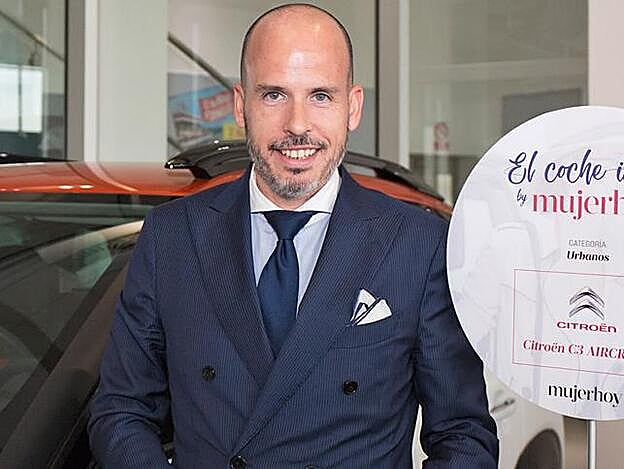 Antoine Burguiere, director de Marketing y Comunicación de Citroën, recogió su galardón de manos de Charo Carrera.