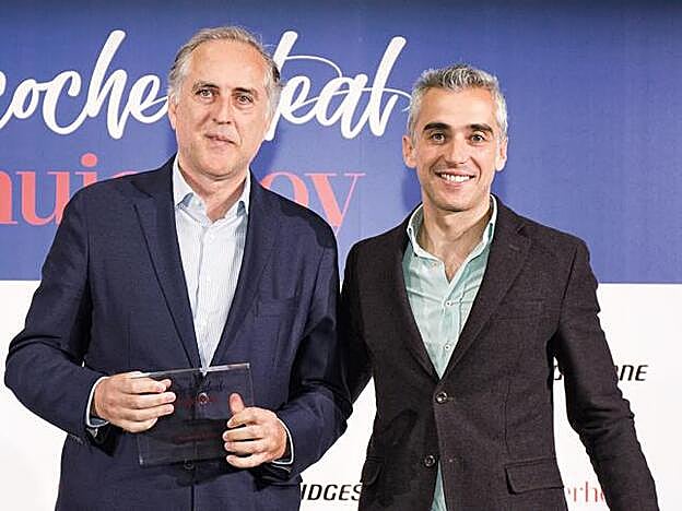 Juan José Martínez, Communication &amp; PR General Manager de Hyundai (izq.), con Luis Miguel Álvarez, director de Marketing de Bridgestone.