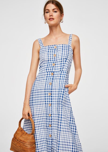 Vestido de cuadros vichy y botones: 19,99 euros.
