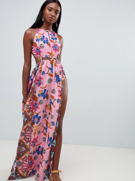 Vestido largo de playa con escote pronunciado de Asos: 38,99 euros.