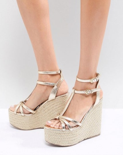 Cuñas con diseño apilado de Asos: 123,99 euros.