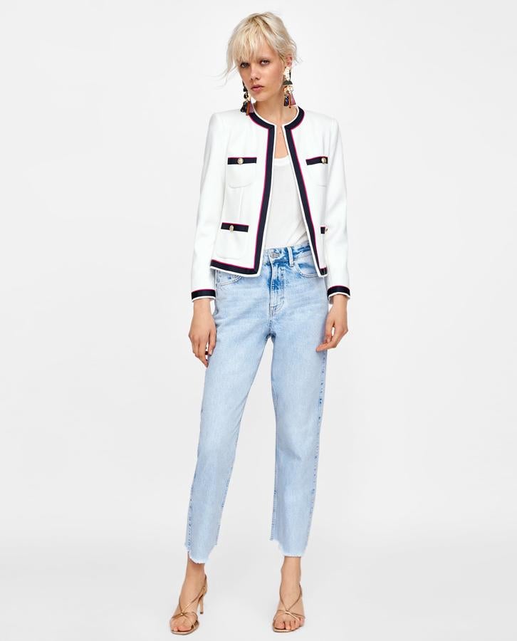 Y hablando de vaqueros perfectos, prueba con estos 'mom jeans'. Su precio antes de las rebajas de verano de Zara es de 25.95 euros.