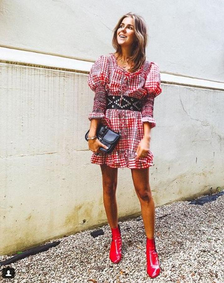 Es habitual verla con diferentes modelos de la firma. Este que lleva es el Charron minidress y cuesta 209 €.