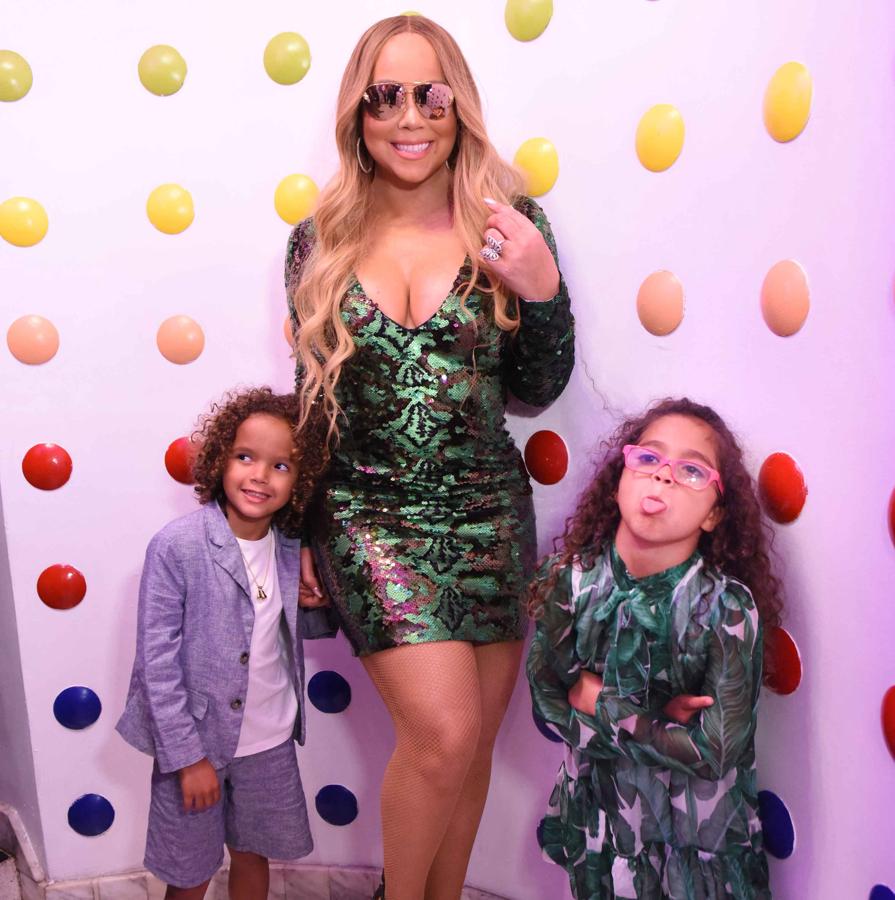 En mayo de 2011, la cantante estadounidense dio la bienvenida a sus dos hijos mellizos,Moroccan y Monroe, coincidiendo con el cuarto aniversario con Nick Cannon.