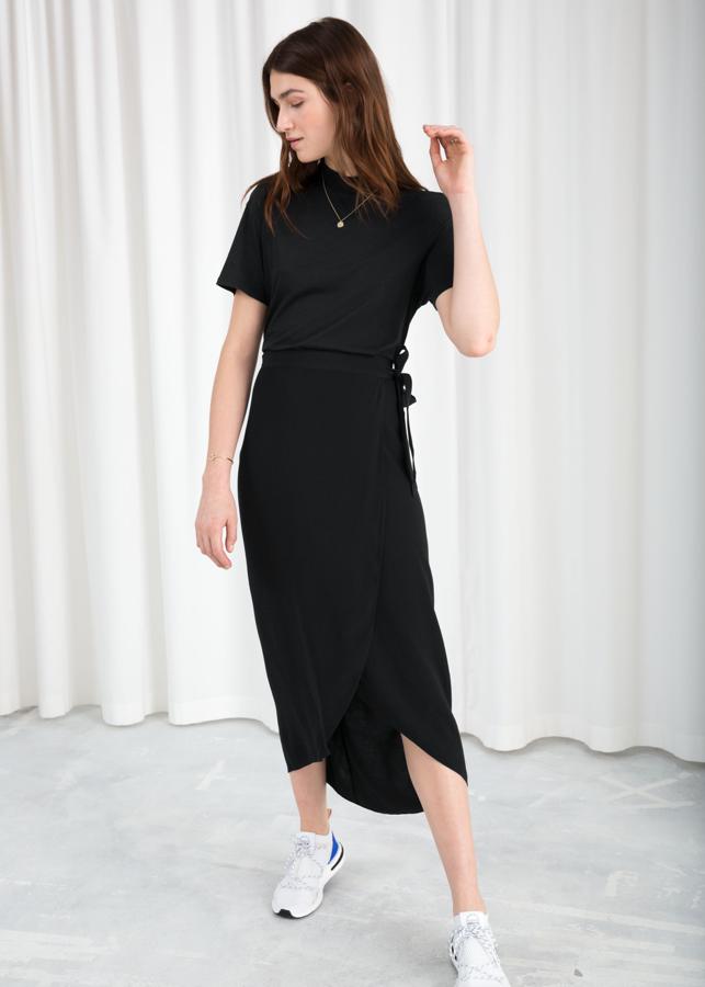 Para amantes de la discreción: en negro. De & Other Stories (59 €).