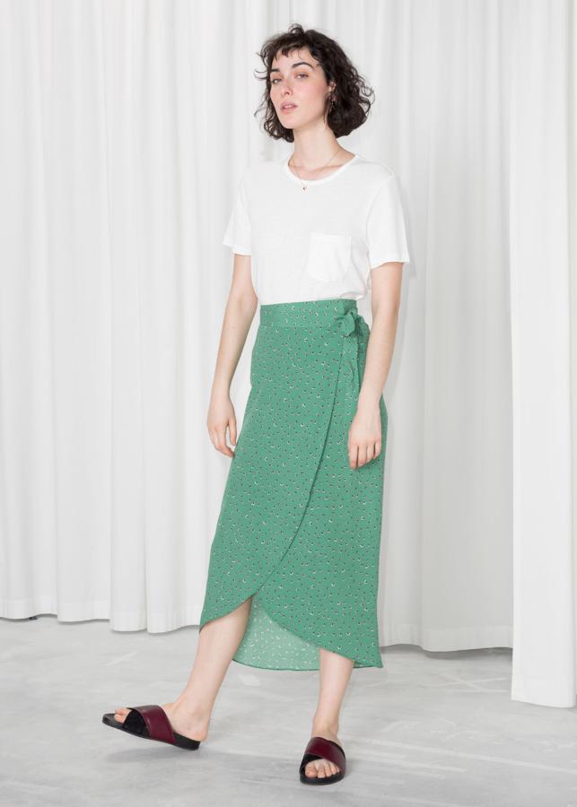 Verde y con pequeñas flores. De & Other Stories (59 €).