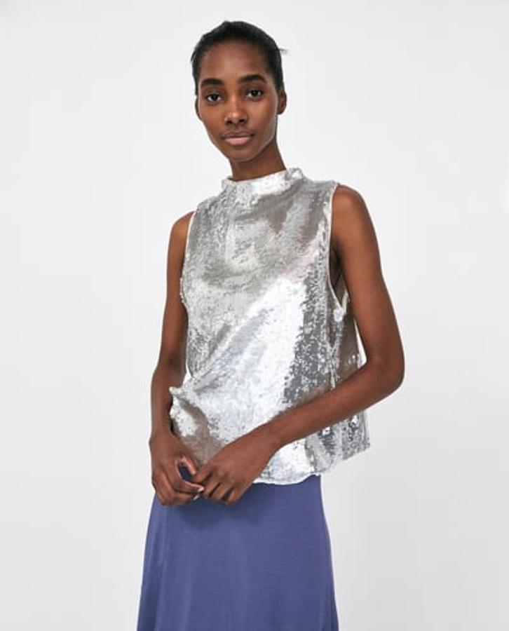 Top de lentejuelas plateadas con cuello, 15,99 euros.