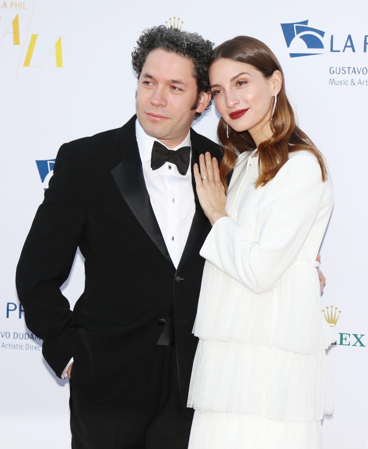 En marzo de 2017 se confirmó la boda entre la actriz María Valverde y el director de orquesta Gustavo Dudamel. La pareja se casó en Las Vegas y tras un año de comenzar su noviazgo. 