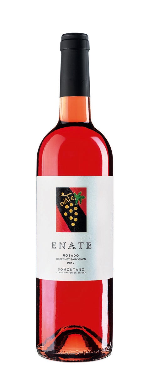Intensidad por todos sus flancos: a la vista es de un vivo rosado fresa; en nariz es puro despliegue de fruta fresca ácida y, en boca, suculento, atractivo y carnoso. Bodegas Enate (7,50€).