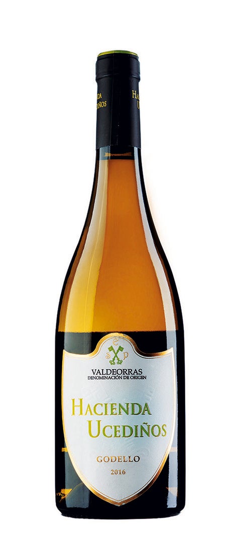 Se presenta con agradables notas de fruta blanca y flores, cierto fondo de fruta verde y ligeros recuerdos tropicales. Lo mejor es su persistencia larga y su elegancia general. Bodega Eladio Santalla Paradelo (9,20€).