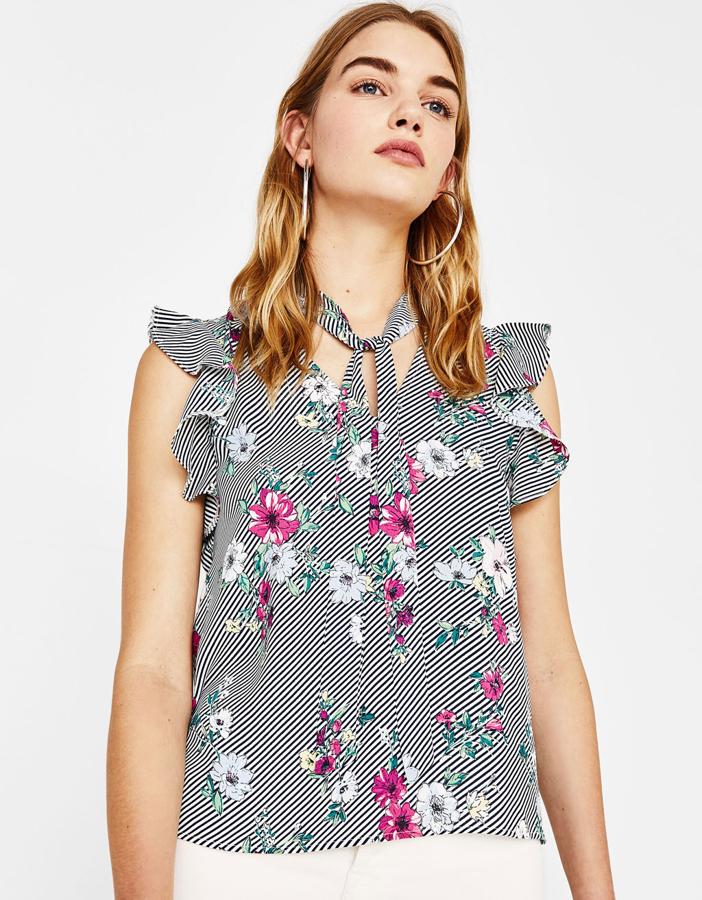 Camisa con volantes y detalle de lazo 7,99 euros.
