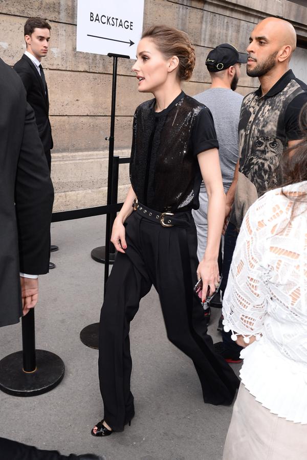 Olivia Palermo se decantó por la elegante sobriedad del 'total black' en el desfile de Elie Saab en la Semana de la Alta Costura de París