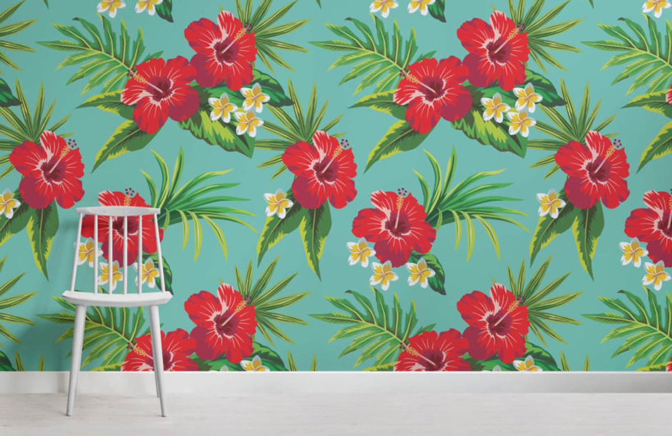 Nos vamos de viaje a Hawaii sin salir del salón de casa con este papel pintado con hibiscos.