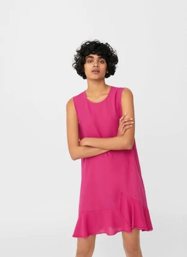 Vestido fliuído con volante, 17,99 euros.