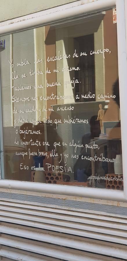 "Yo subía la escaleras de su cuerpo, ella se tiraba de mi abismo. Hacíamos una buena pareja. Siempre nos encontrábamos a medio camino de su caída y de mi ascenso y daba igual todo, que subiéramos o bajáramos. Lo importante era que en algún punto, aunque fuera breve, ella y yo nos encontrábamos". Encuentra este micropoema en L´Atelier de Lavapiés (Calle Dr. Piga, 1).