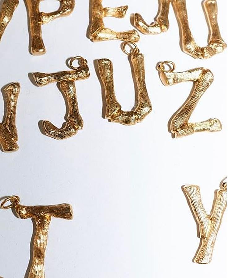 La campaña de esta colección se lanzó con fotografías de Juergen Teller, como esta, que pertenece a la campaña O/I 2017.