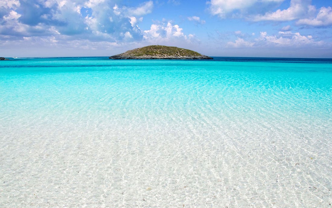 La playa de Ses Illetes (Formentera) se ha ganado a pulso el premio a una de las mejores playas de España y de Europa. Se encuentra en el Parque Natural de ses Salines y su agua cristalina es curativa; te curará del estrés del trabajo, de la ciudad, de tus preocupaciones...
