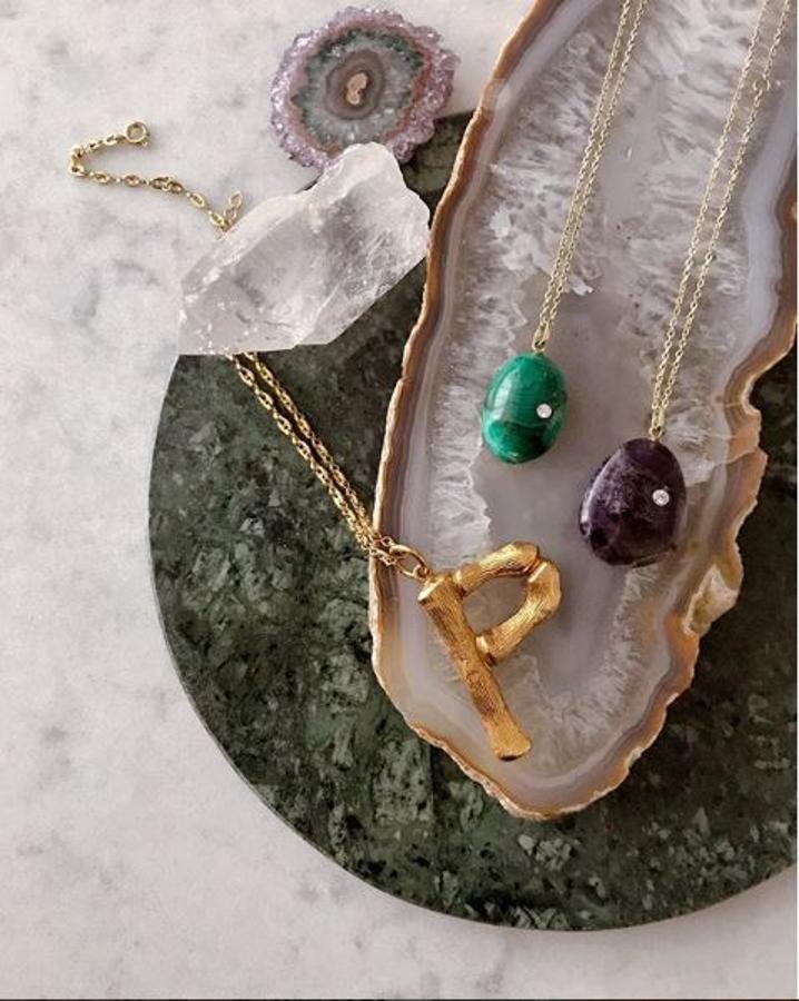 La 'influencer' española Paula Ordovás (My peep toes) también tiene la letra P entre sus joyas favoritas.