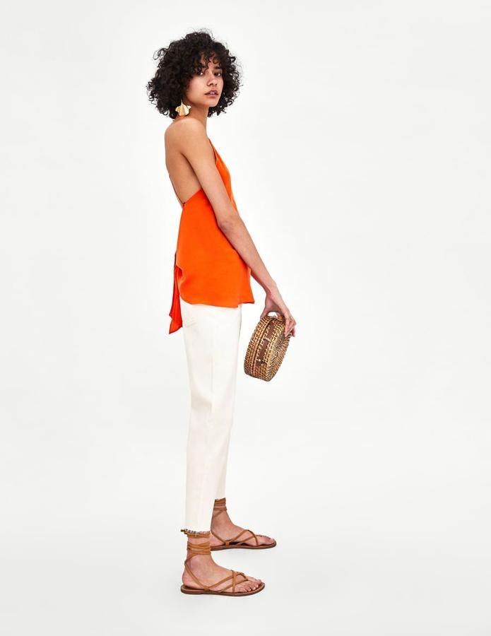 Cuerpo fluido en color naranja, 12,99 euros.