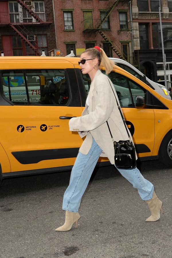 La modelo es una de las preferidas de los paparazzis. En la imagen, de compras en Nueva York.