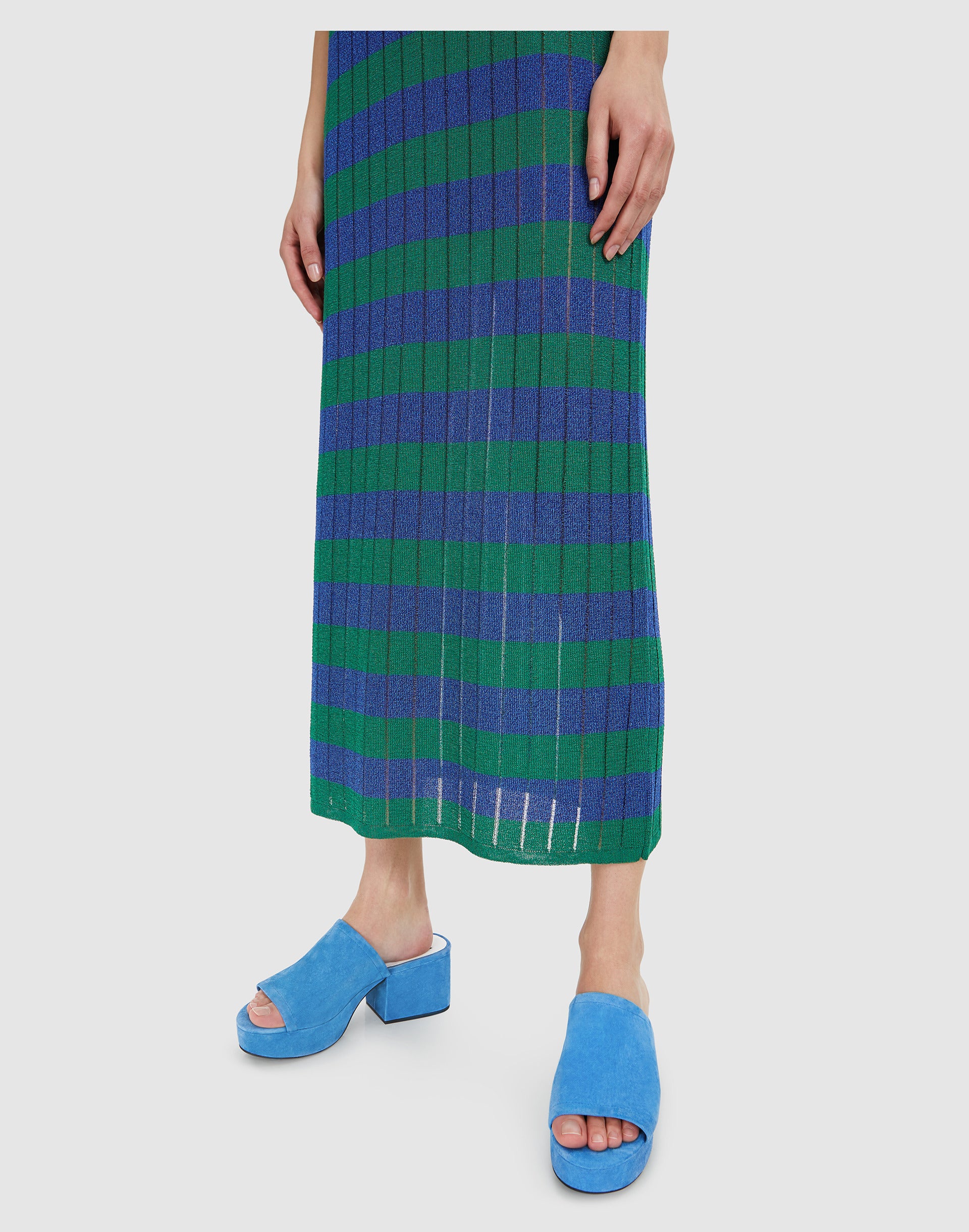 Sandalia mule de ante en color azul de Bimba y Lola: 40 euros.