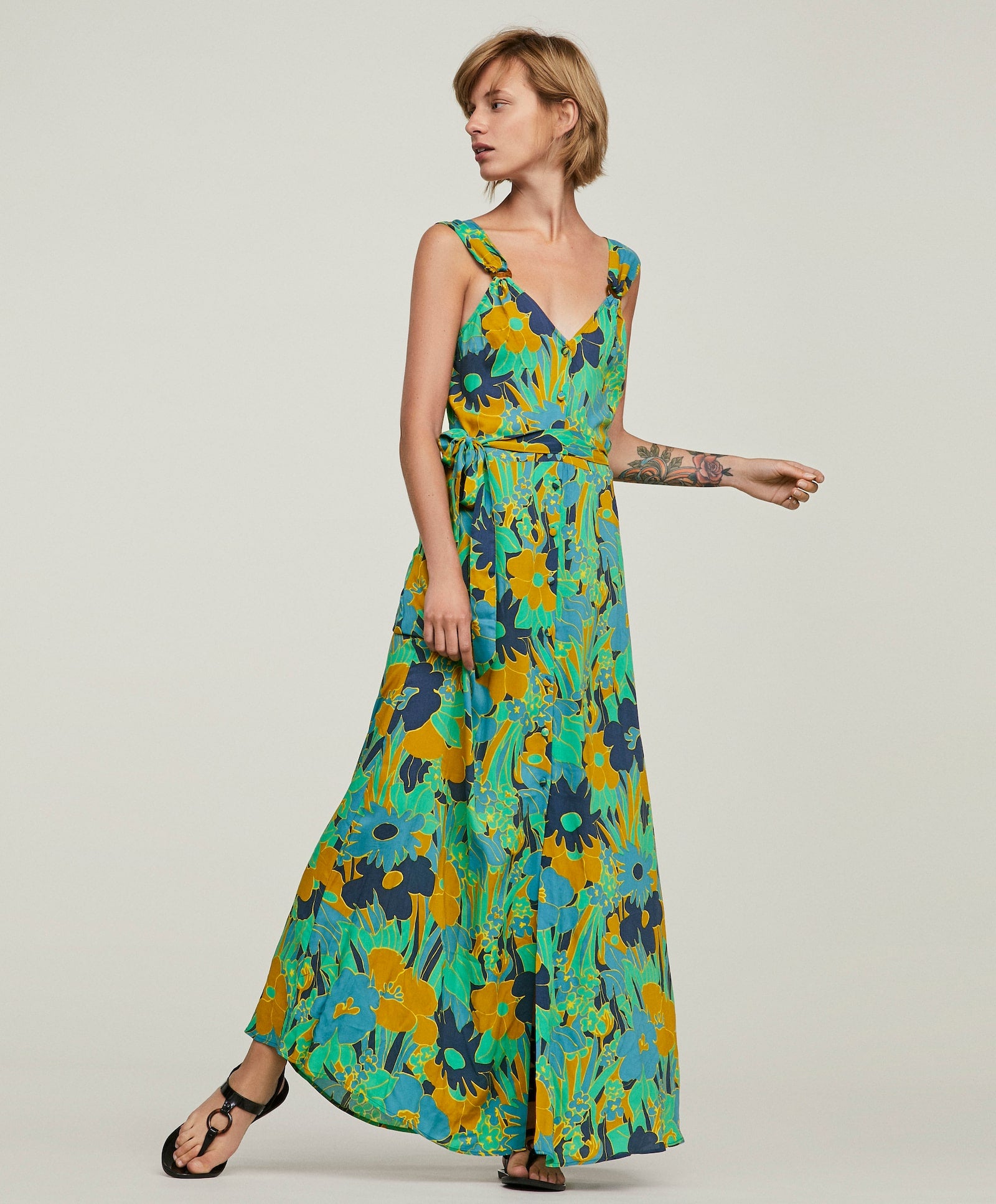 Vestido seventies de Oysho,con estampado veraniego: 35,99 euros.