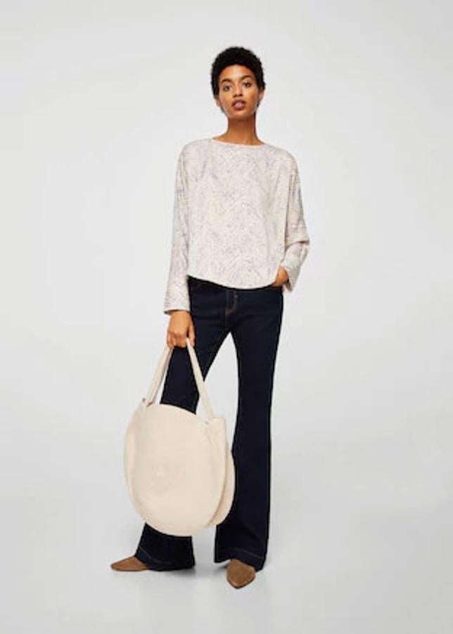 Blusa con estampado animal 15,99 euros.