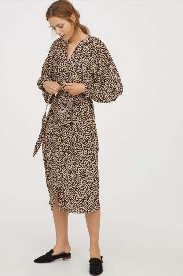 Vestido con lazo y mangas tipo globo, 34,99 euros.