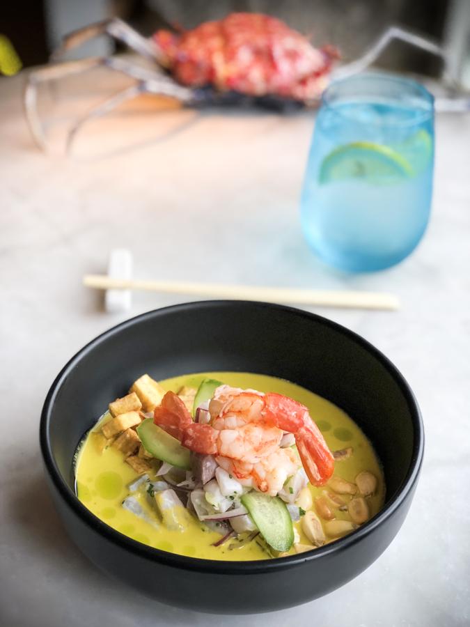 Con leche de tigre al ají amarillo.