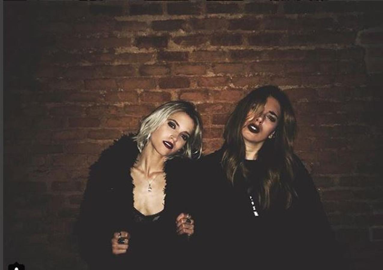 Desde su trabajo en 'Las chicas del cable', las actrices comparten una amistad que cada día es más fuerte. Gracias a sus redes sociales hemos podido ser testigo de la complicidad que existe entre ellas.