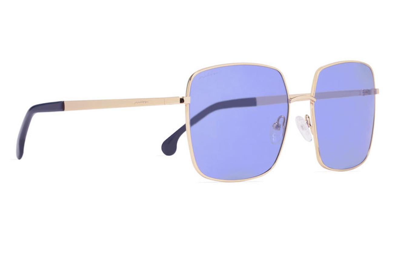 Este modelo con lentes en azul y montura de acero inoxidable dorada y cuadra es de Miss Hamptons y cuesta 20 euros.