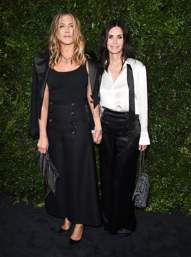 Se hicieron amigos en 'Friends' y su amistad ha durado décadas. Entre sus normas está jamás hablar de la vida privada de ellas. Suelen ir a fiestas y galas juntas.