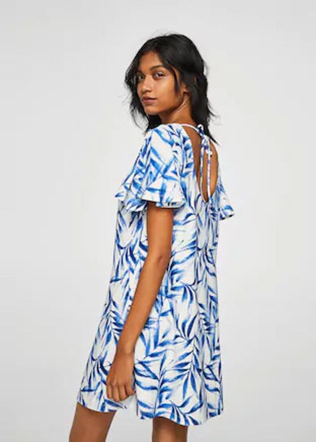 Vestido de manga corta con detalle de volantes, 9,99 euros.