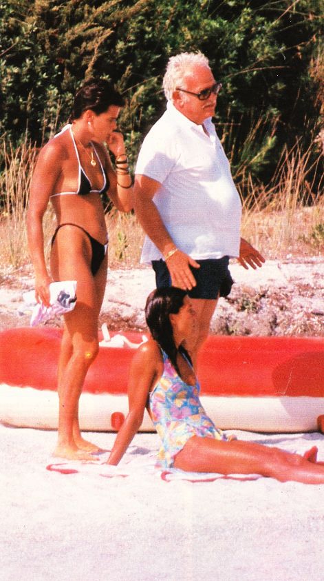 1985-1986, Estefanía de Mónaco. Se atrevió como nadie con los escotadísimos diseños que se llevaron durante toda la década y parte de la siguiente.